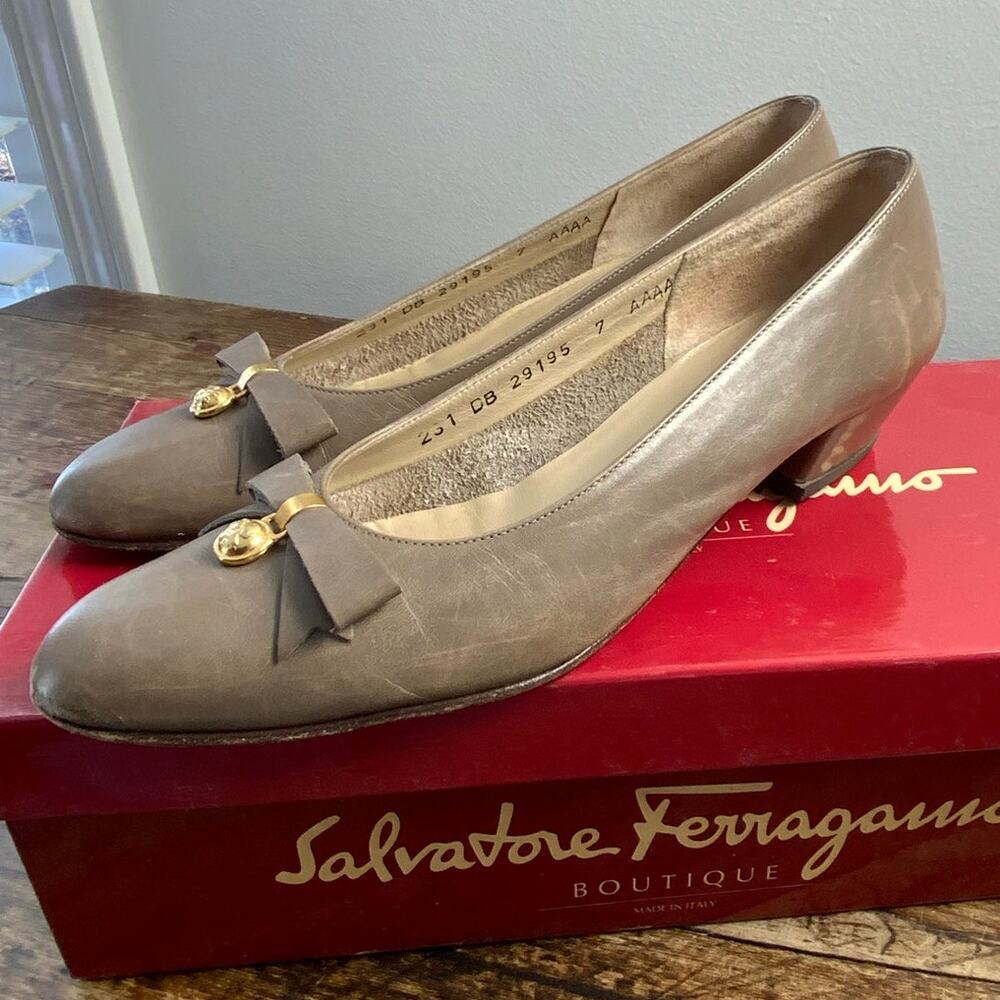 Salvatore Ferragamo Tan leather pumpsβ size 7AAAA